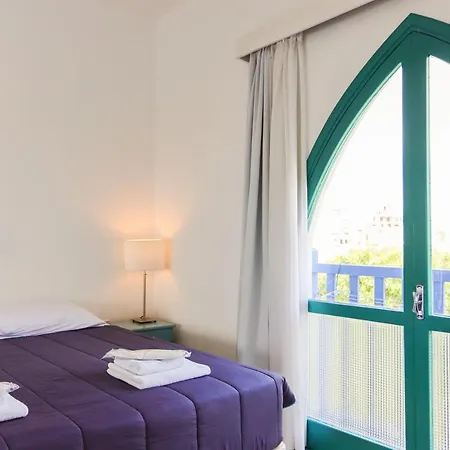 Axiothea Otel