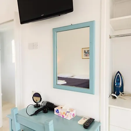 Axiothea Otel 2*