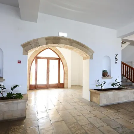 Otel Axiothea Pafos