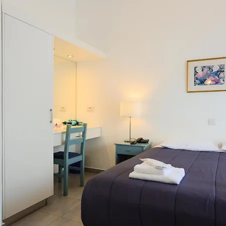 Otel Axiothea Pafos