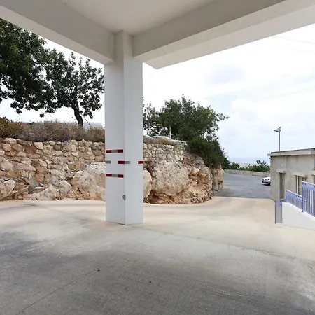 Axiothea מלון Paphos